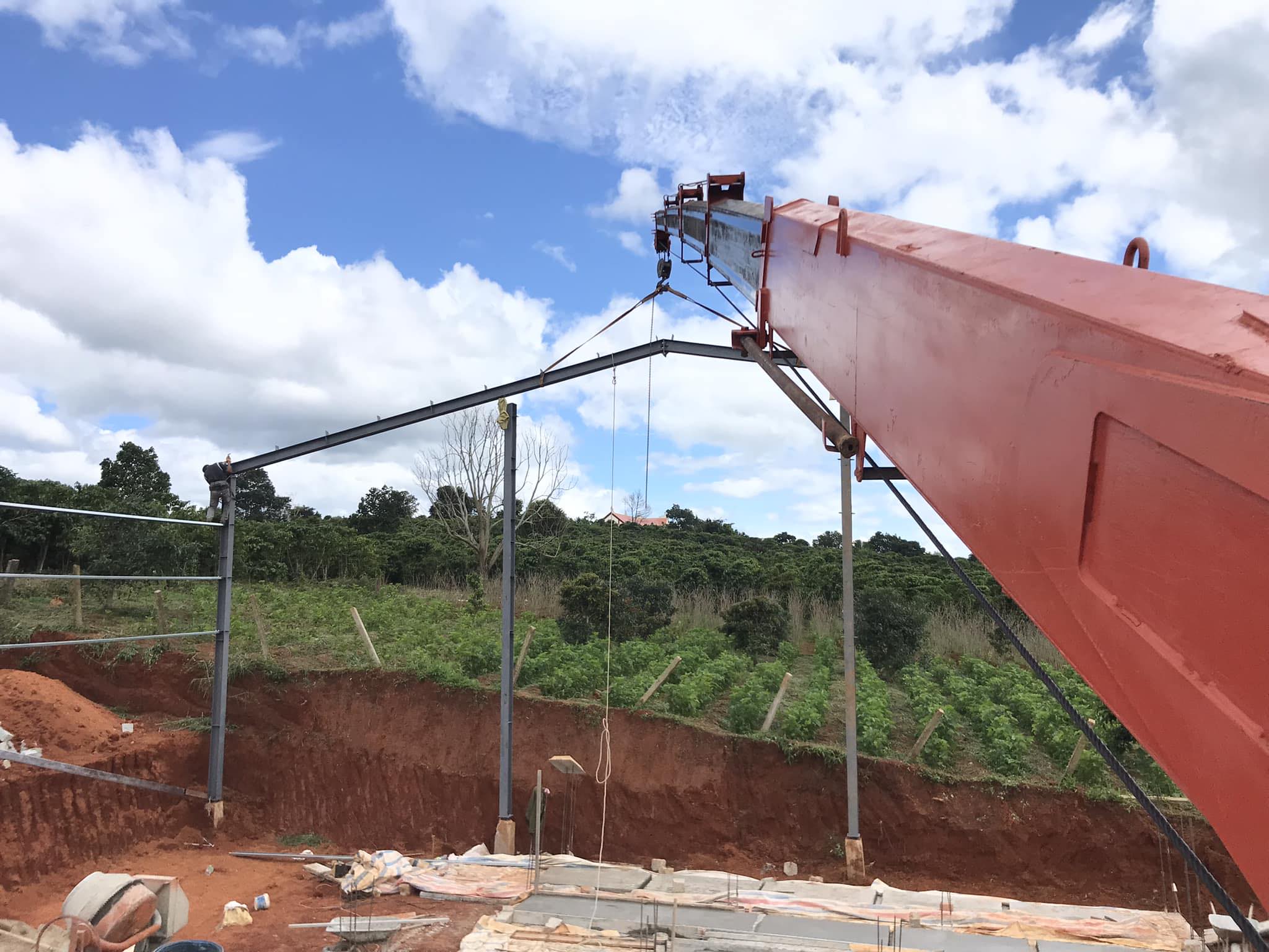 cho-thue-xe-cau-lap-dat-nha-khung-thep-kho-xuong